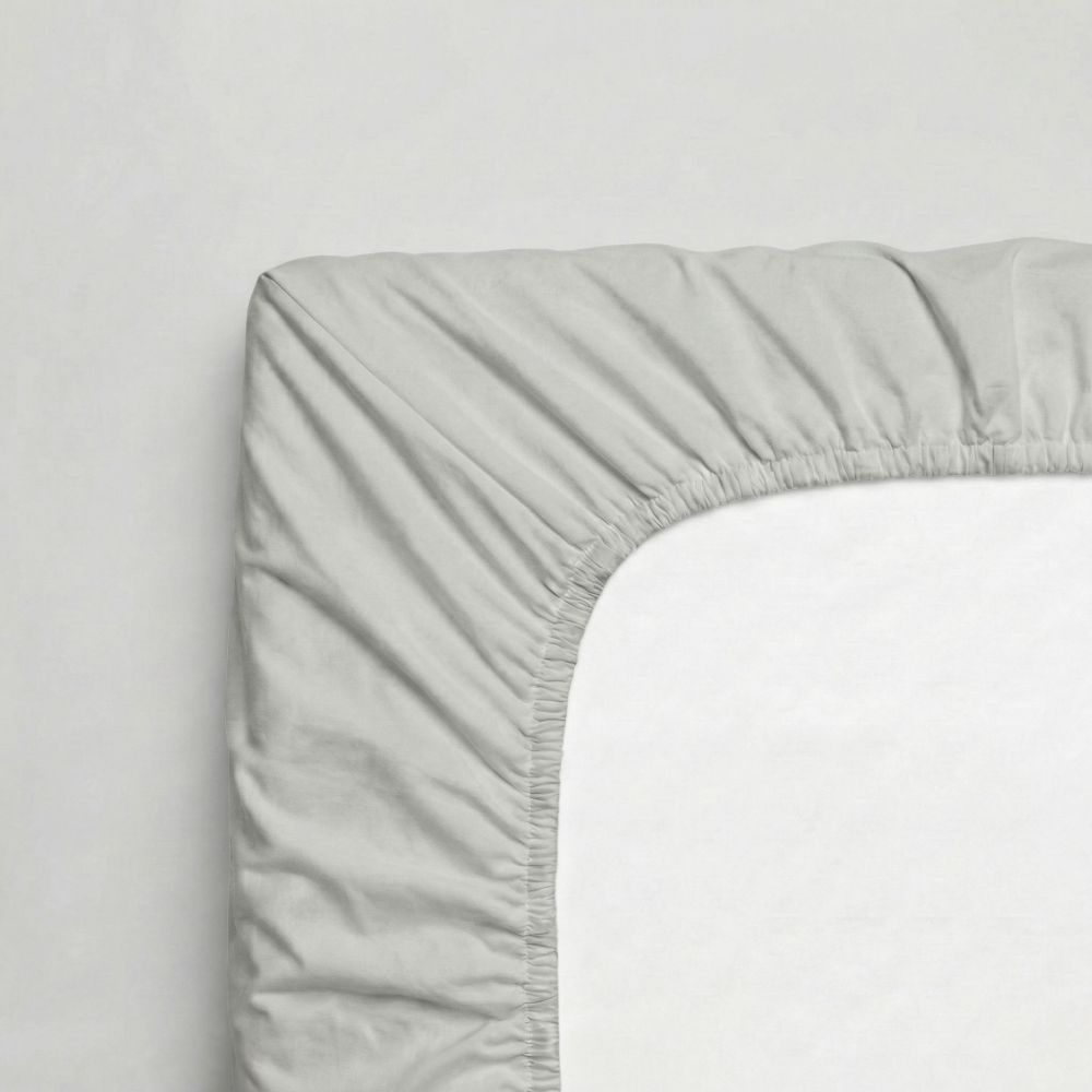 Saténové prostěradlo s gumou světle šedé, 80x200cm